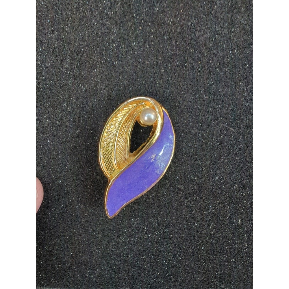 Vintage Antique Purple Enamel Pin with Pearl- Brooch Gold Tone